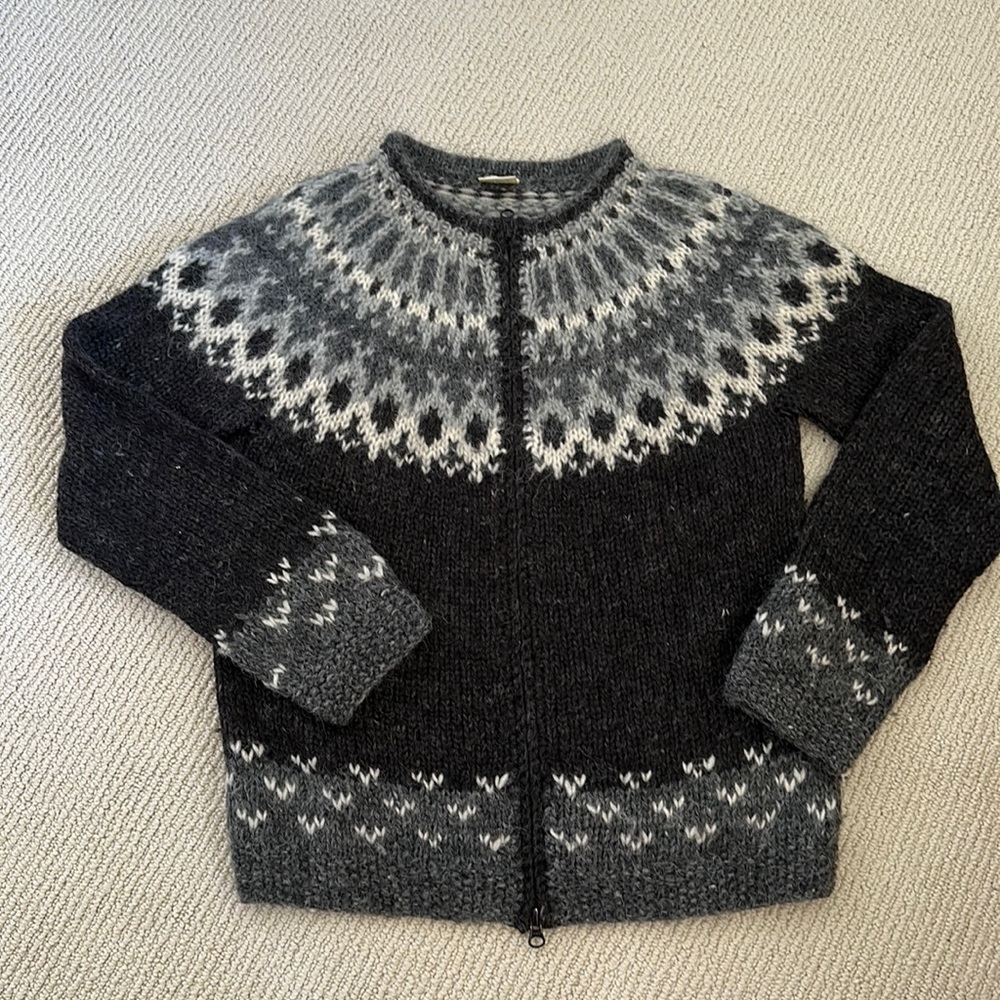 Hand knit Icelandic wool sweater small LAST CALL